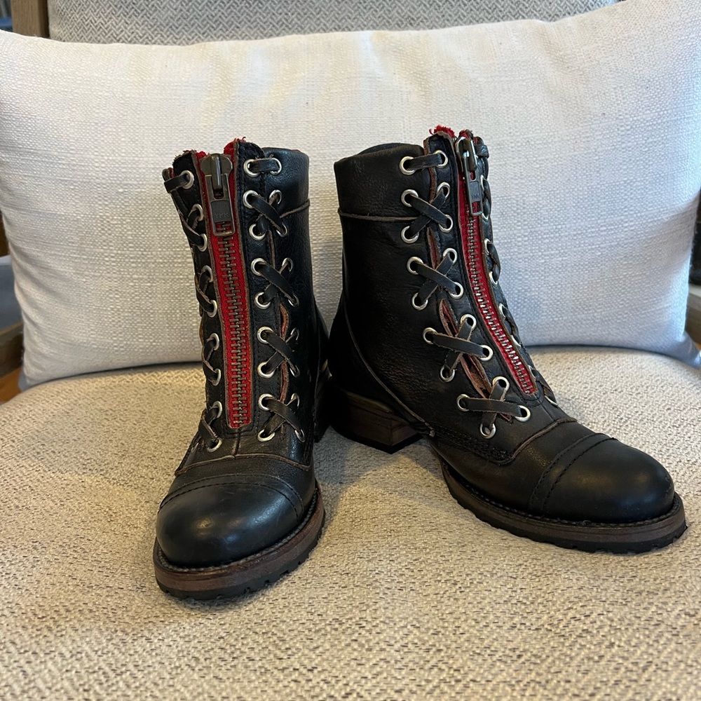 Freebird Liverpool bootie 5. Brand new in box with covers.